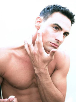 fit-huidverzorging-voor-mannen-flaw-less-skin-repair-serum-male-model-400x540