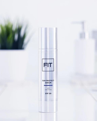 fit-skincare-voor-mannen-sun-protect-serum-display-400x540
